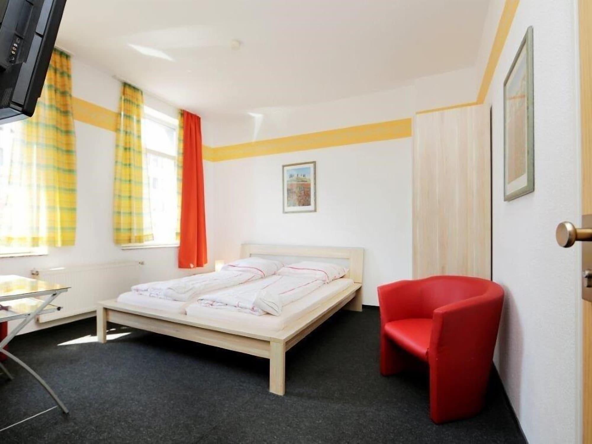 Hotel Goldener Hahn Duisbourg Extérieur photo