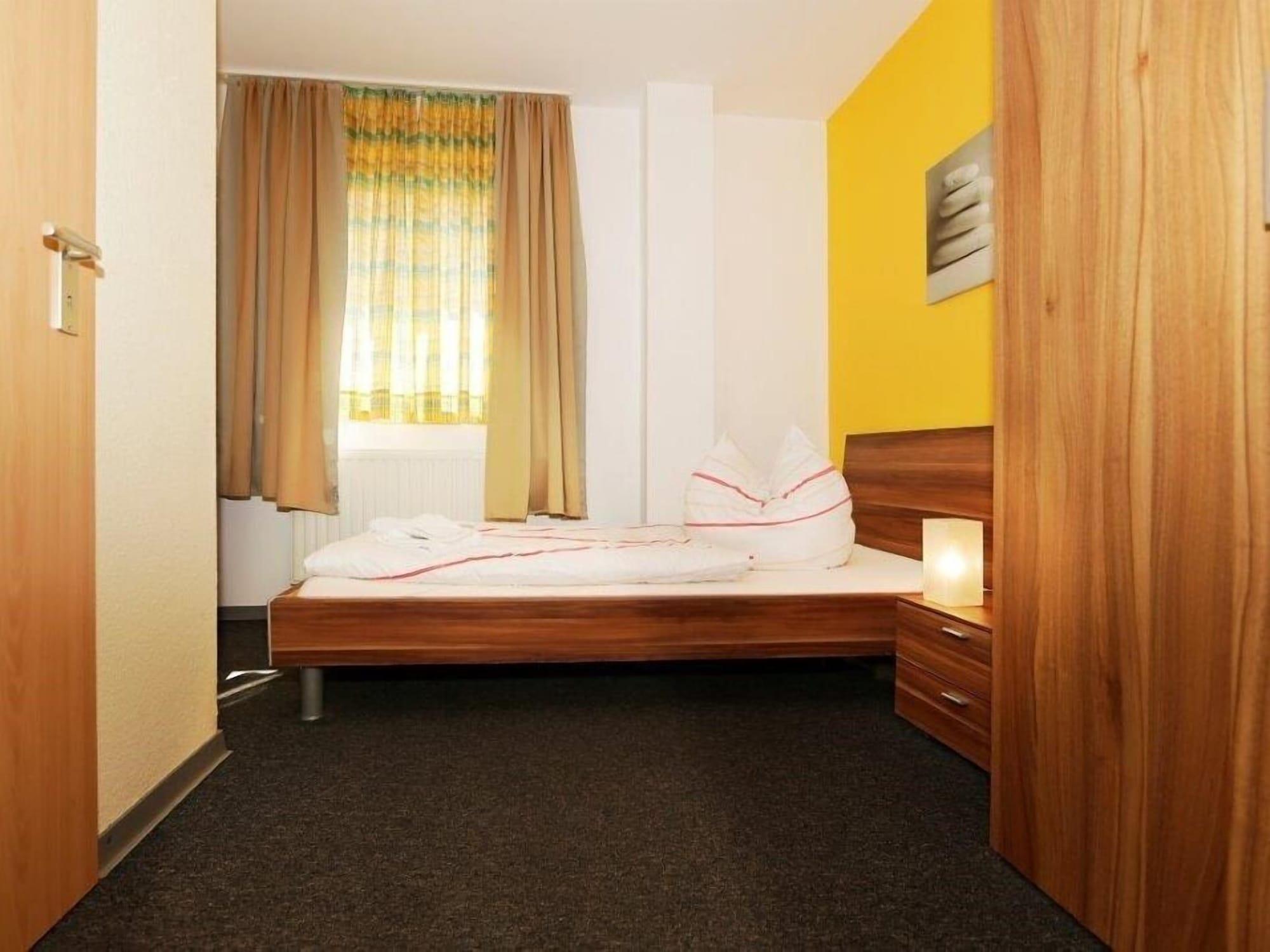 Hotel Goldener Hahn Duisbourg Extérieur photo