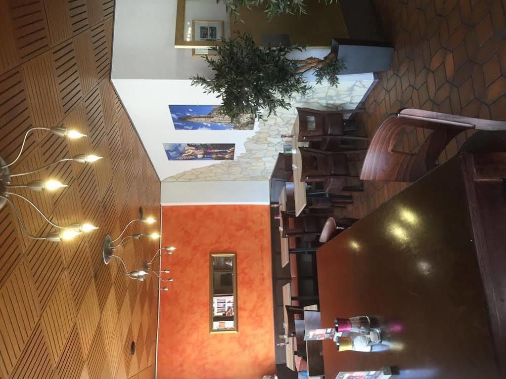 Hotel Goldener Hahn Duisbourg Extérieur photo