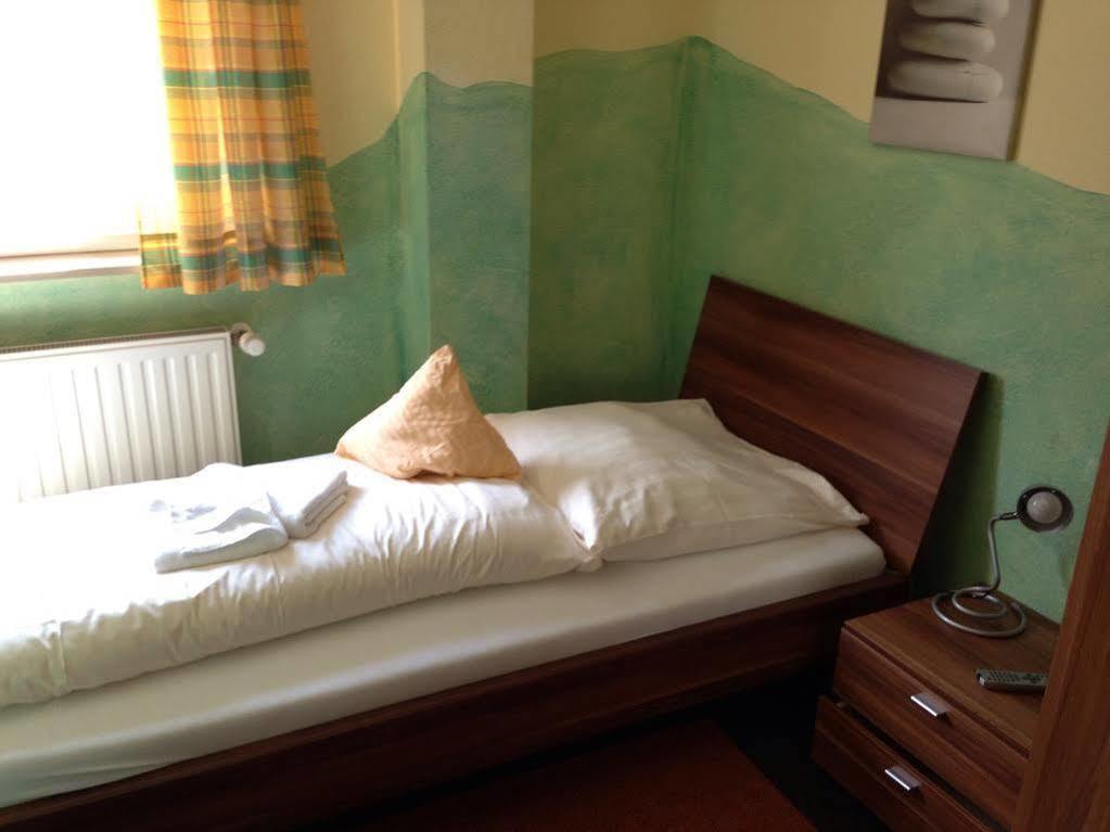 Hotel Goldener Hahn Duisbourg Extérieur photo
