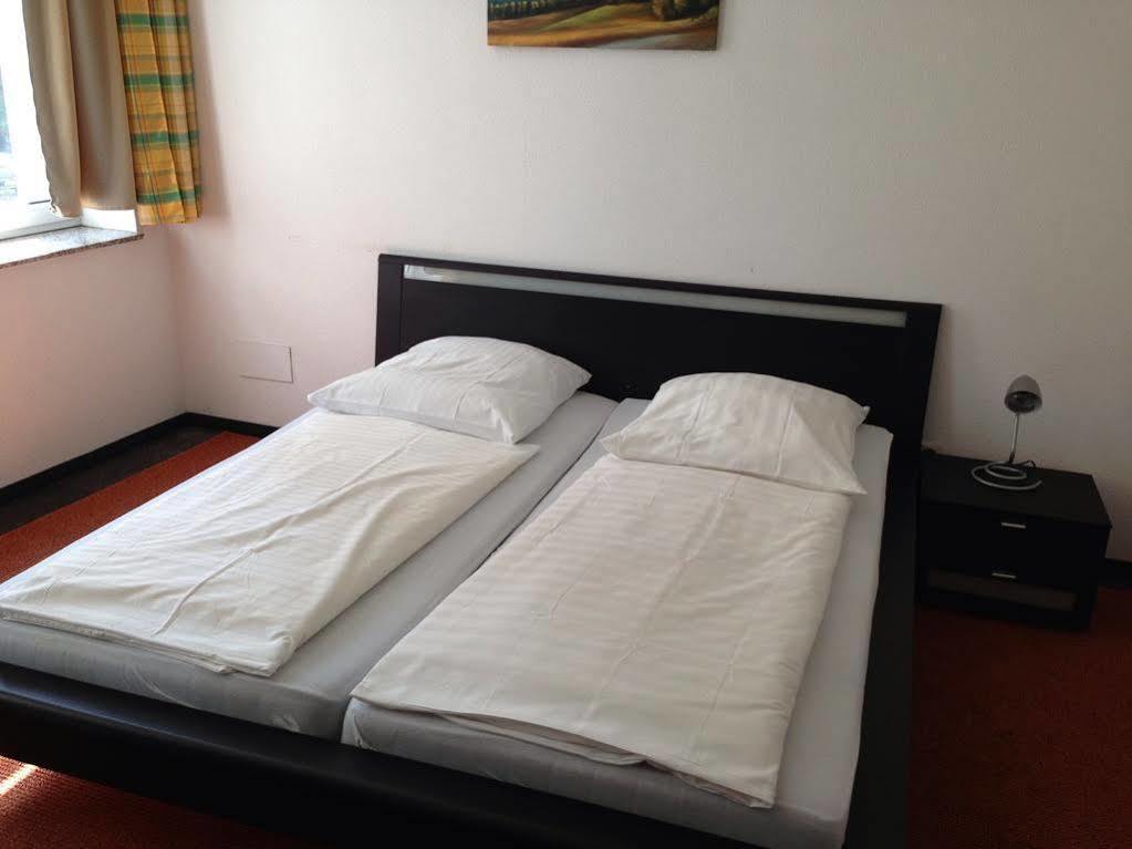 Hotel Goldener Hahn Duisbourg Extérieur photo