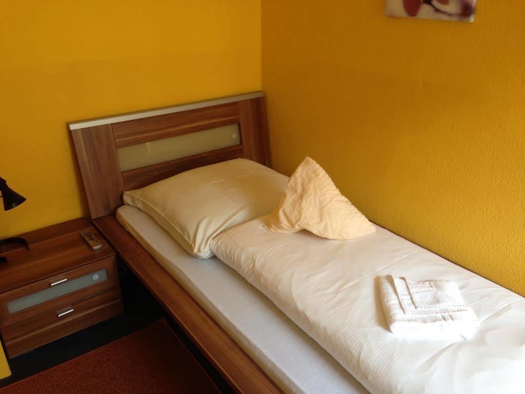 Hotel Goldener Hahn Duisbourg Extérieur photo